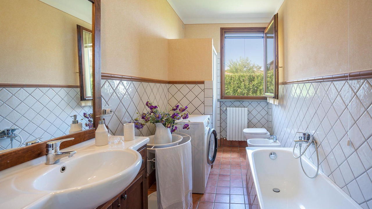 Photo of Bathroom in Lajatico