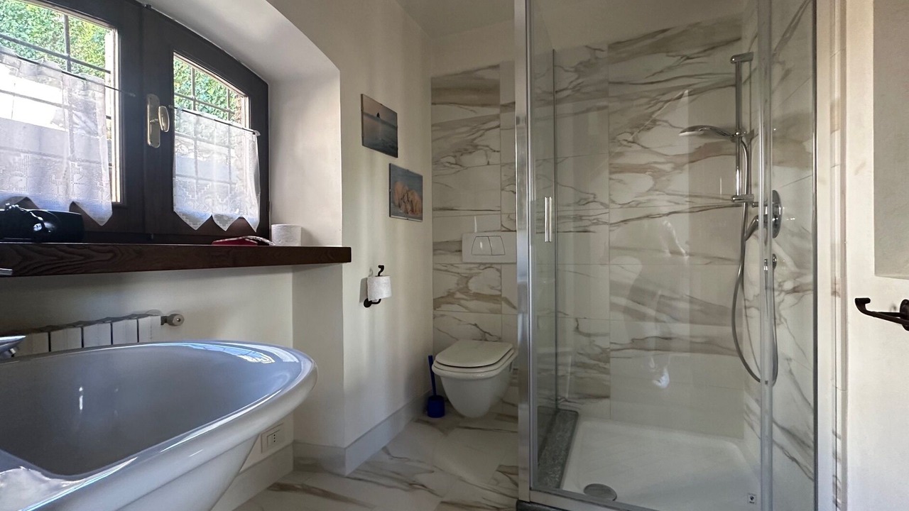 Photo of Bathroom in Menaggio