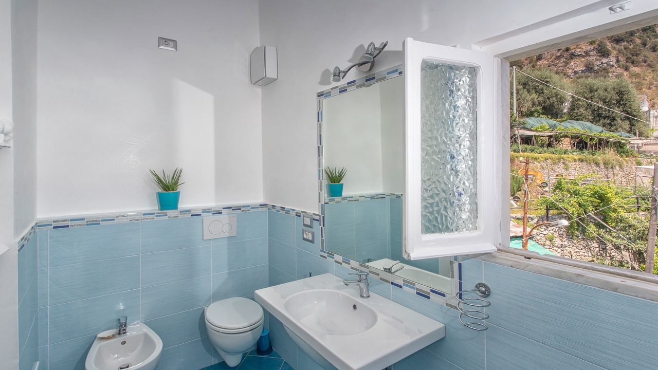 Photo of Bathroom in Furore