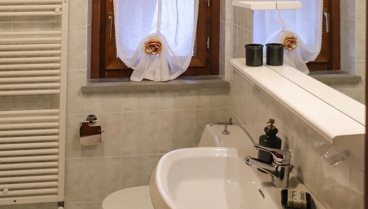 Photo of Bathroom in Careggine