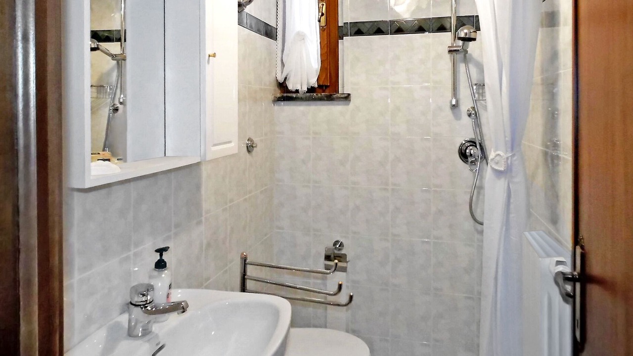 Photo of Bathroom in Careggine
