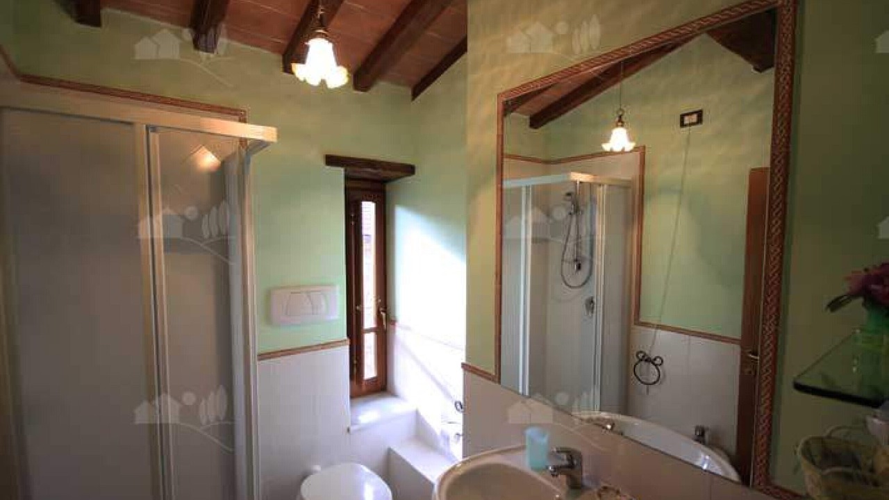 Photo of Bathroom in Poppi