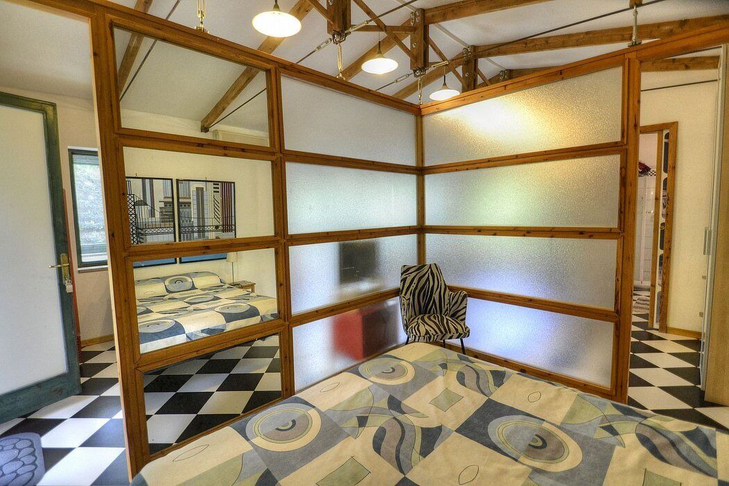 Photo of Bedroom in Meta