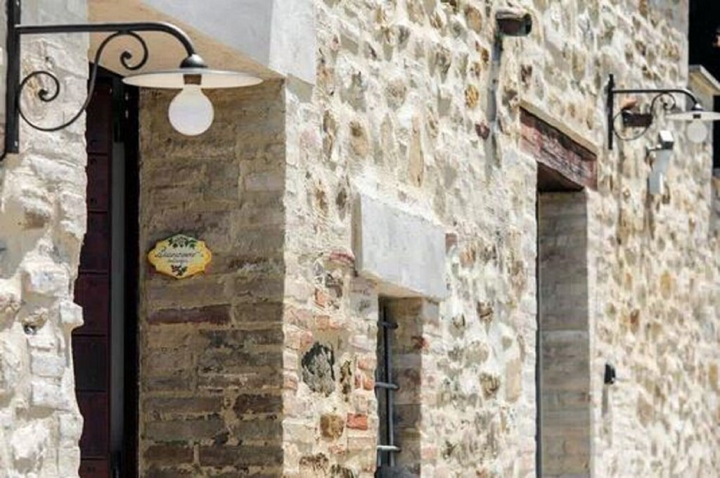 Photo of Buildings in Lidarno