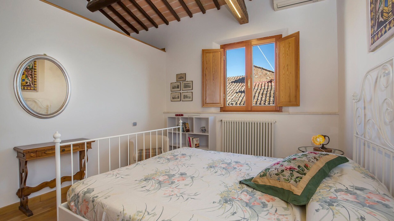 Photo of Bedroom in Siena City Centre