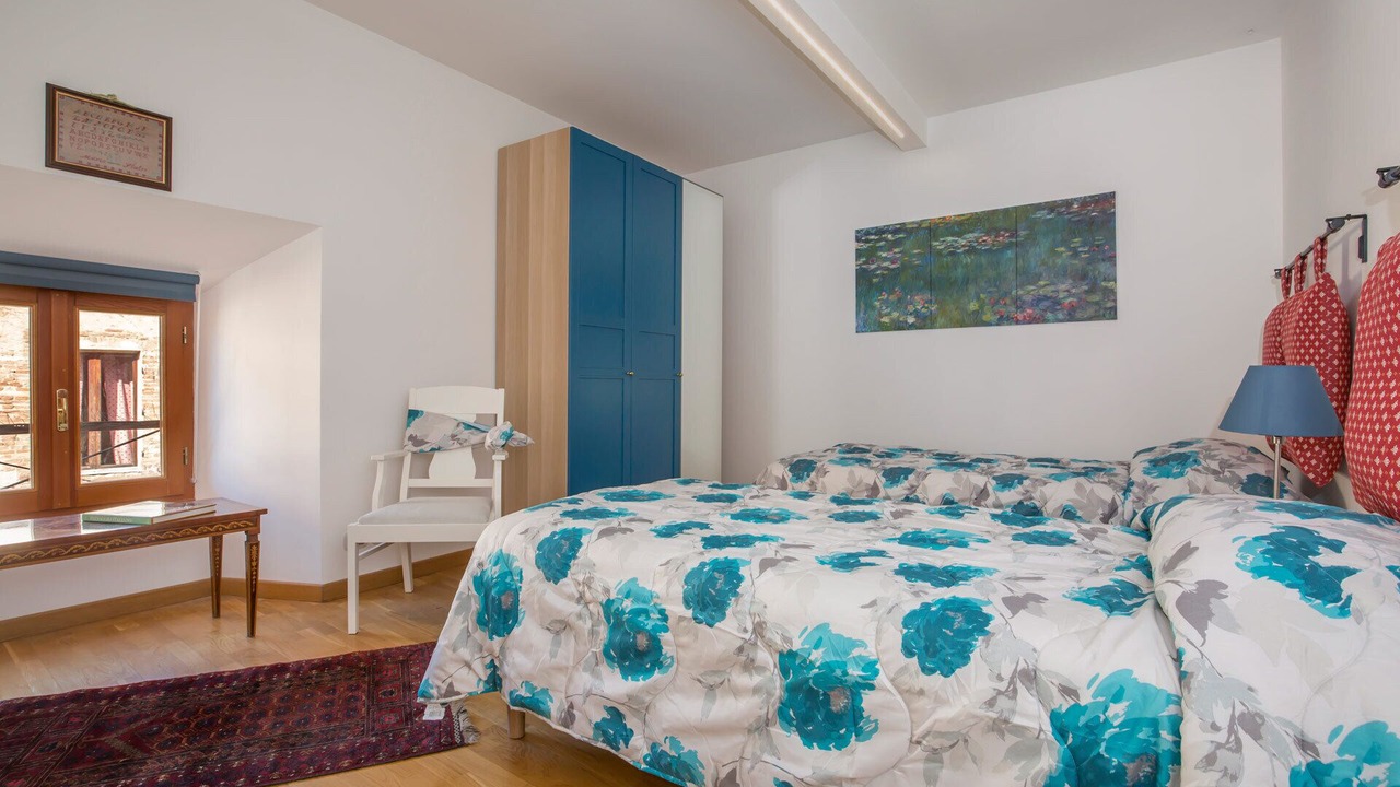 Photo of Bedroom in Siena City Centre
