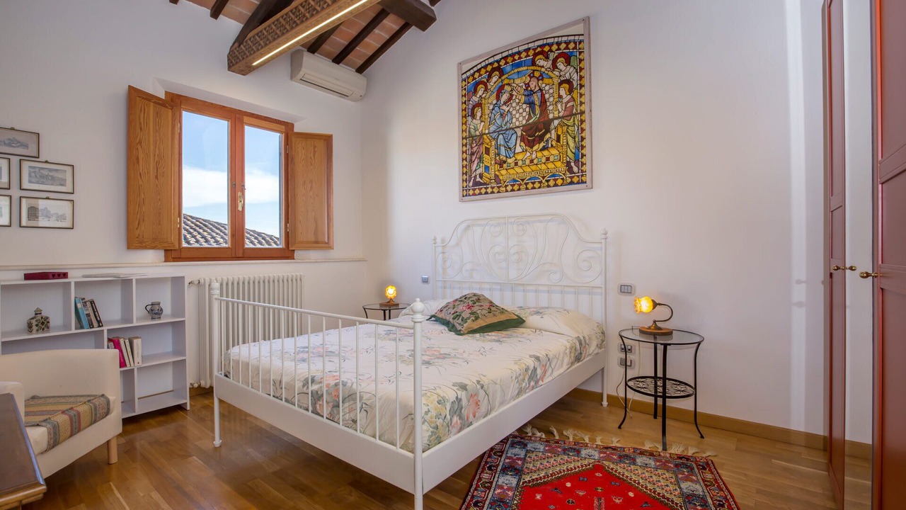 Photo of Bedroom in Siena City Centre