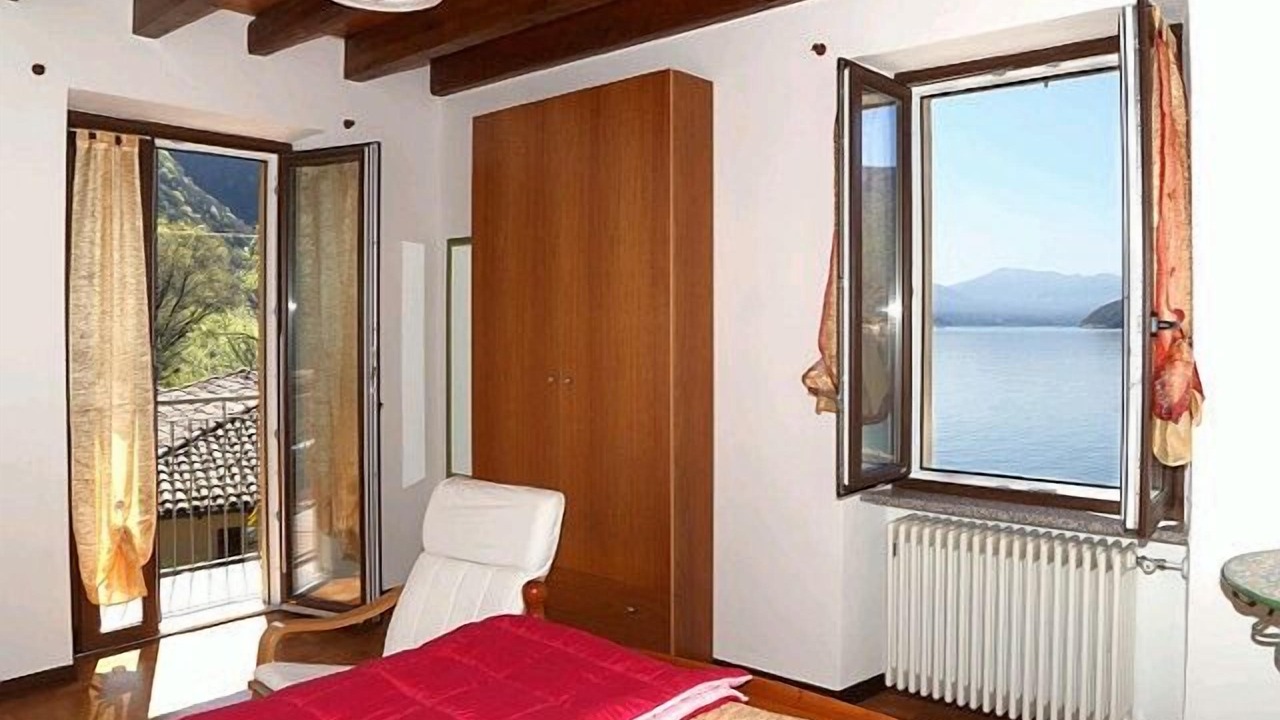 Photo of Bedroom in Tronzano Lago Maggiore