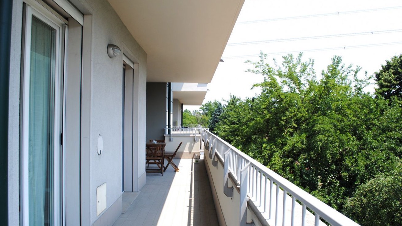 Photo of Outdoor in Rho