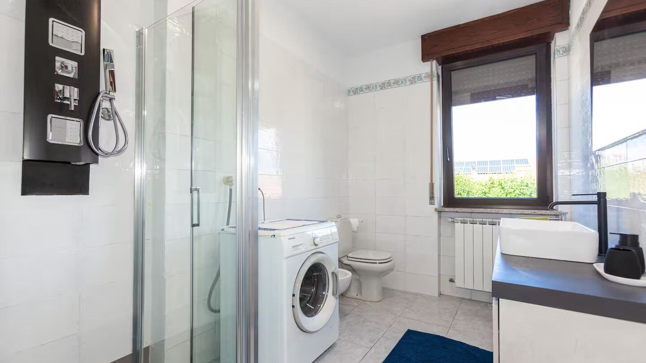 Photo of Bathroom in Carbonate