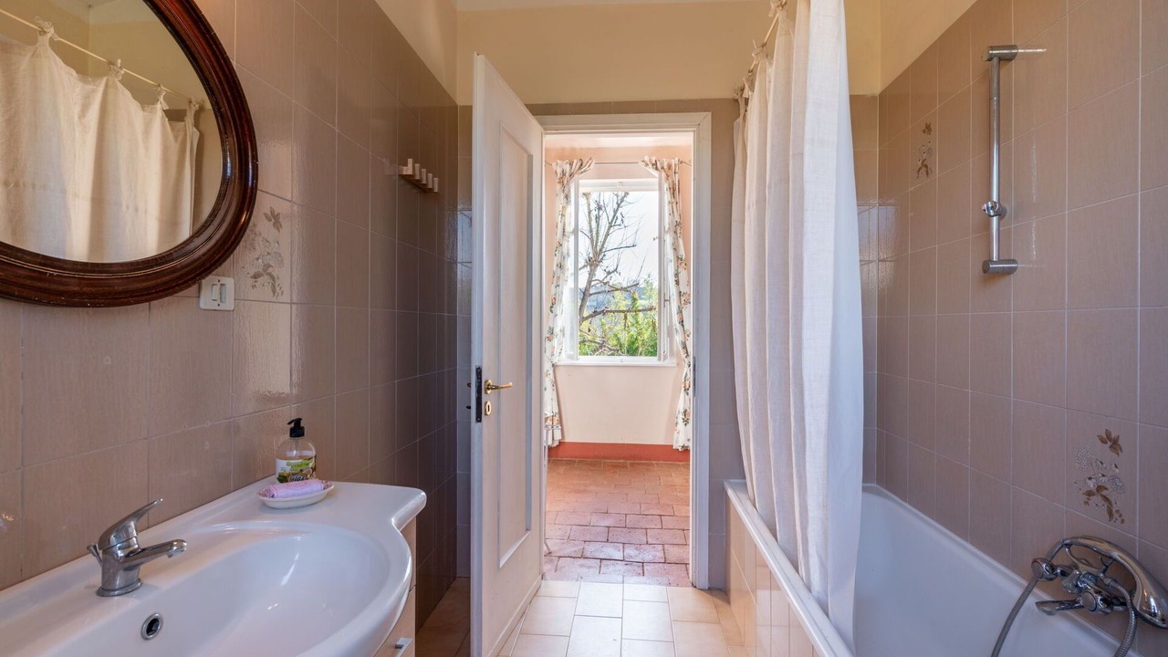 Photo of Bathroom in Montegrosso dʼAsti