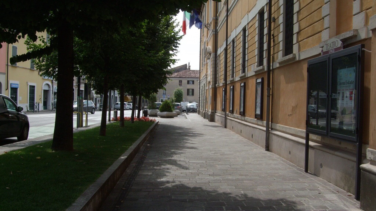 Photo of Others in Leno