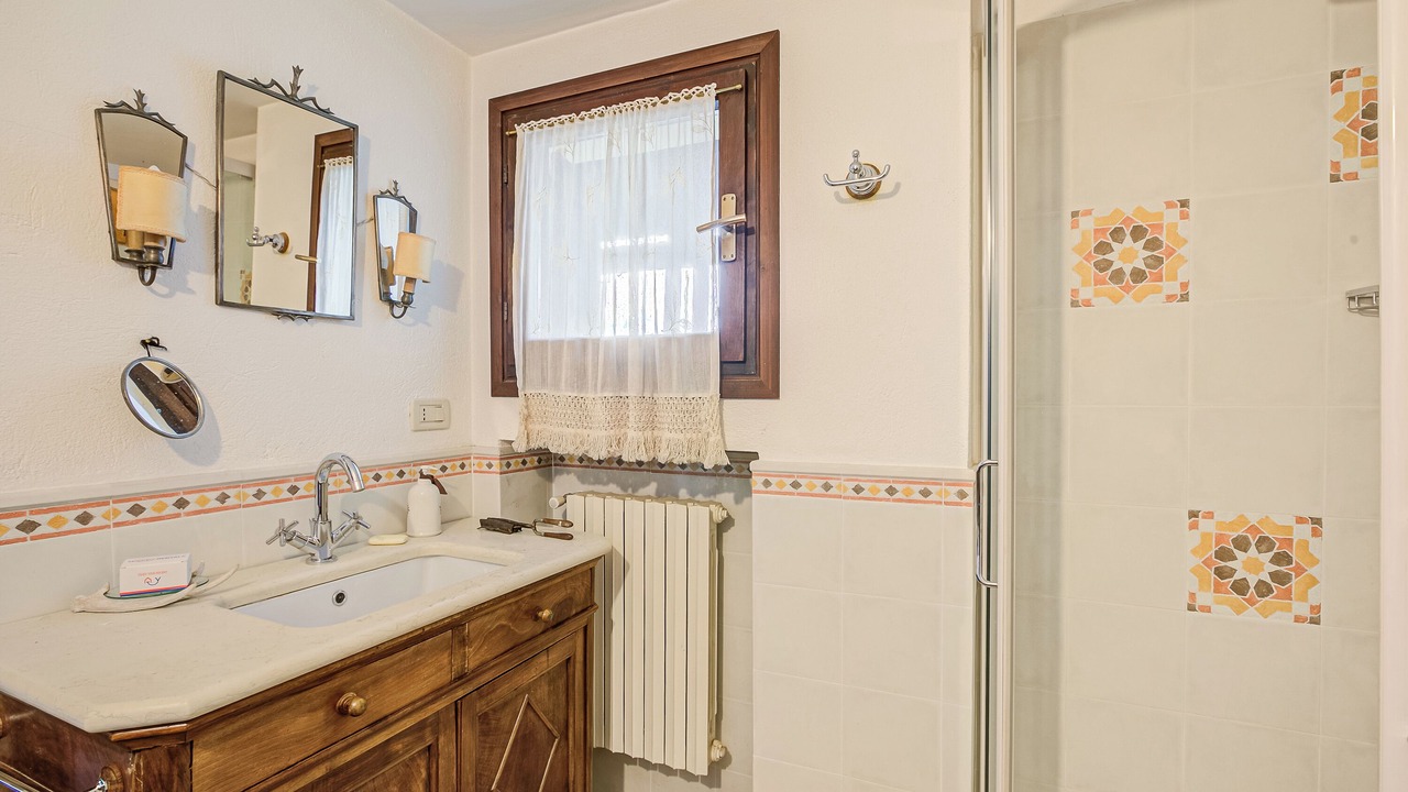 Photo of Bathroom in Grangesises