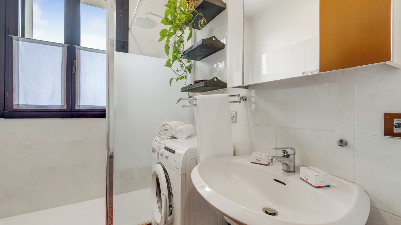 Photo of Bathroom in Angera