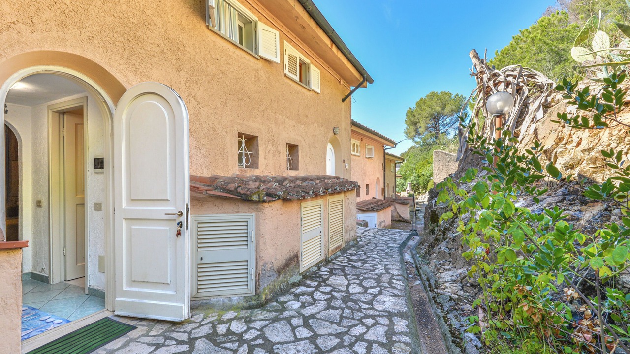 Photo of Outdoor in Mola