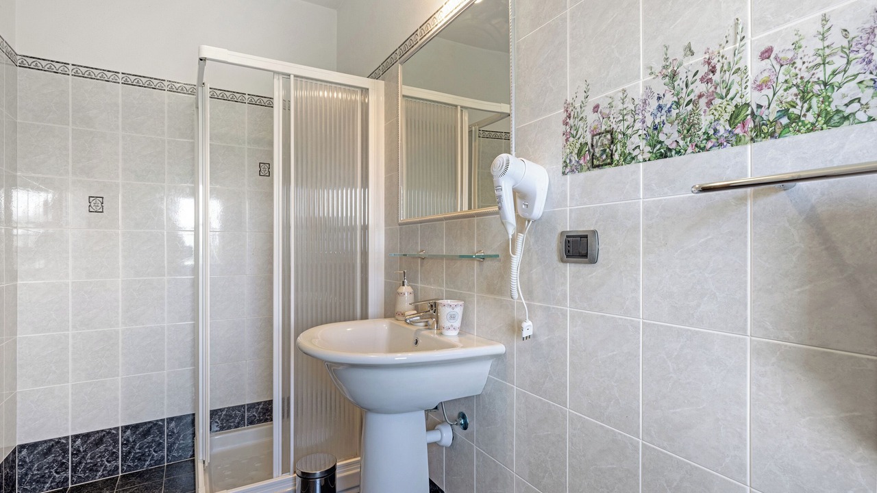 Photo of Bathroom in Mango