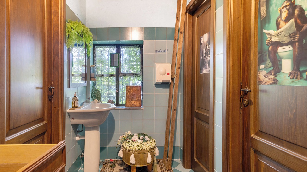 Photo of Bathroom in Mango