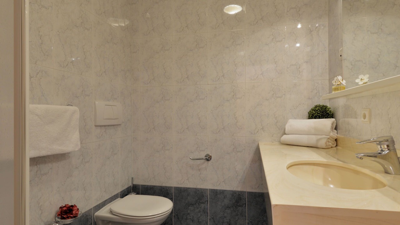 Photo of Bathroom in Albions