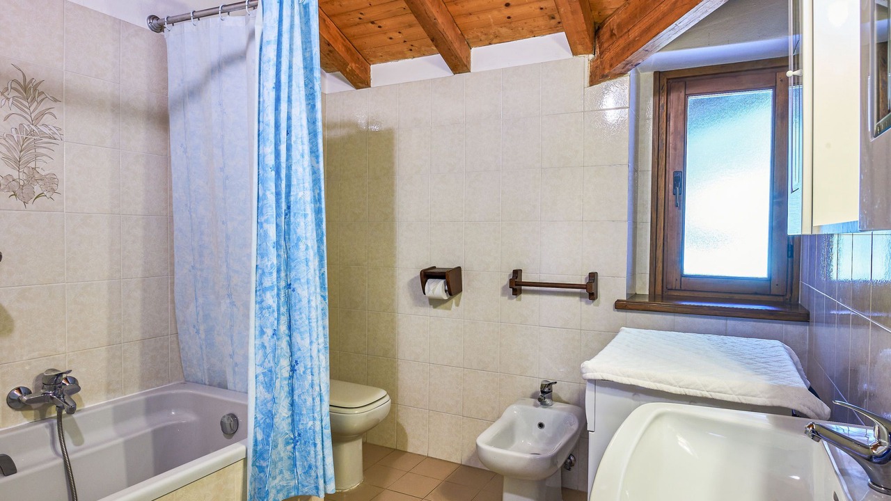 Photo of Bathroom in Calozzo