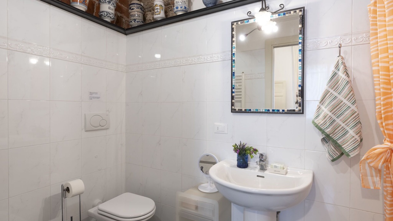 Photo of Bathroom in Noli