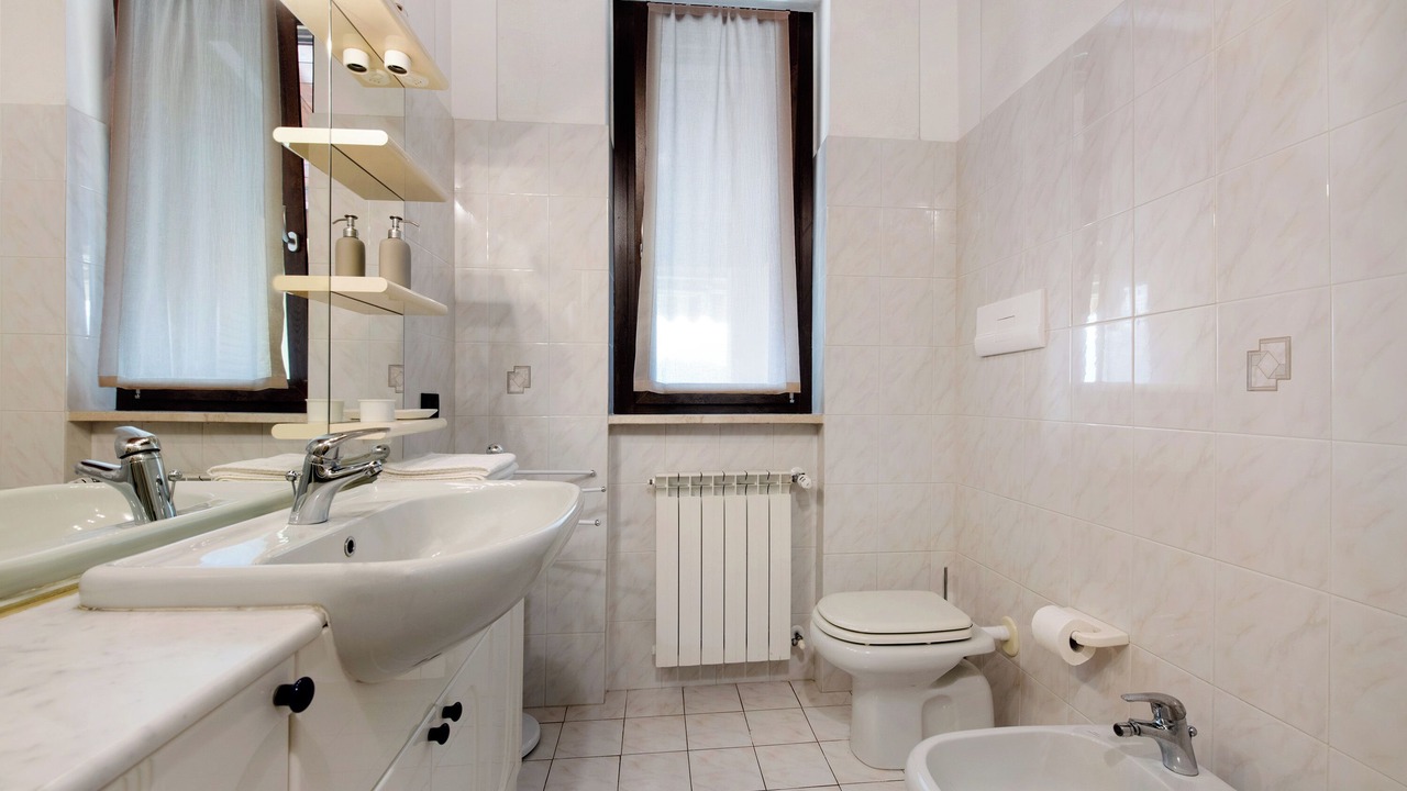 Photo of Bathroom in Marone