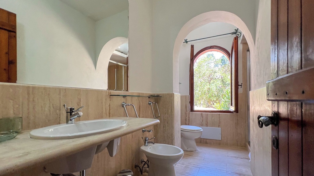 Photo of Bathroom in Eden Rock
