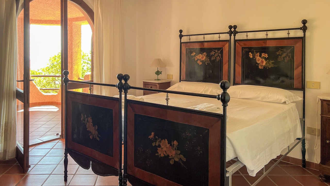 Photo of Bedroom in Eden Rock