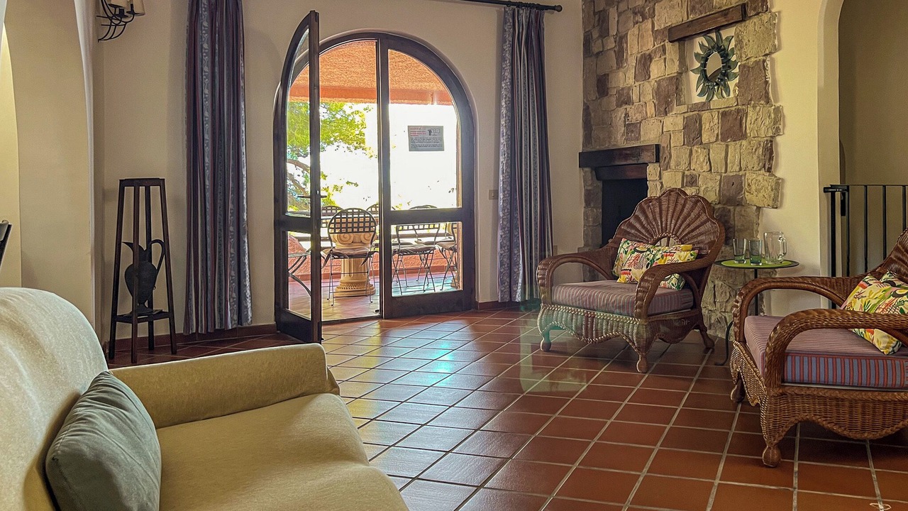 Photo of Livingroom in Eden Rock