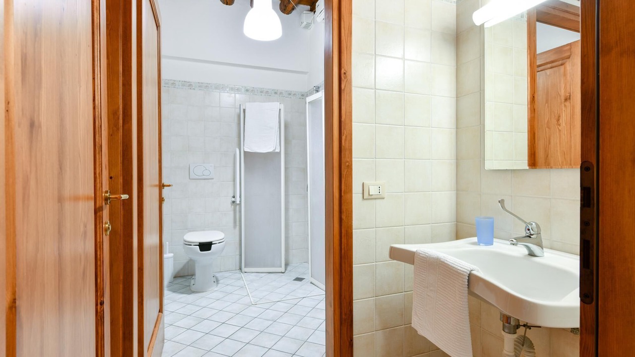 Photo of Bathroom in Longare