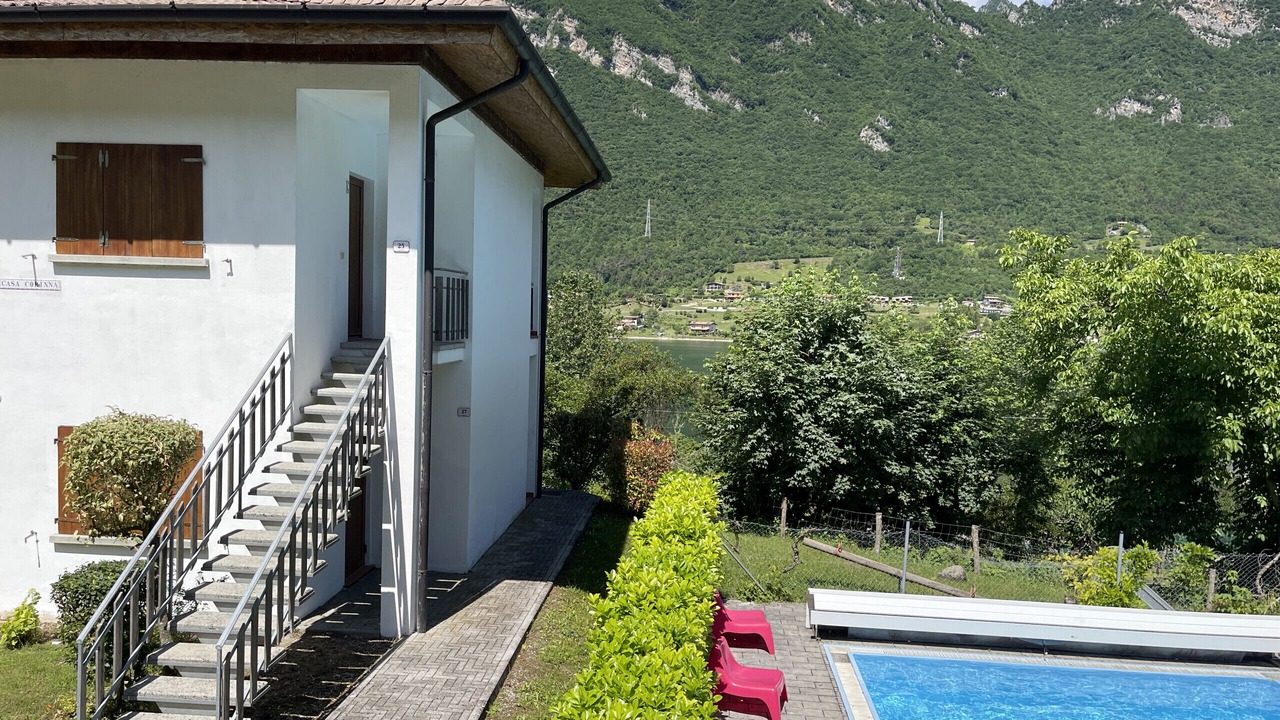 Photo of Outdoor in Crone