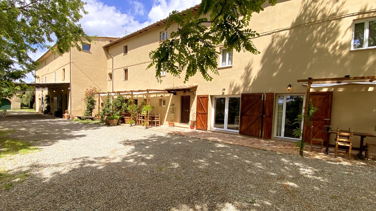 Photo of Outdoor in Lari