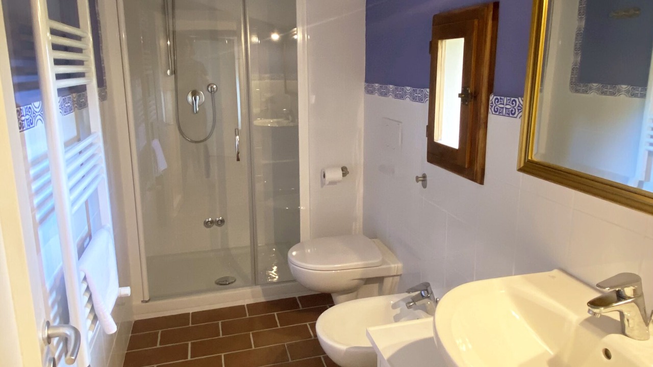 Photo of Bathroom in Lari