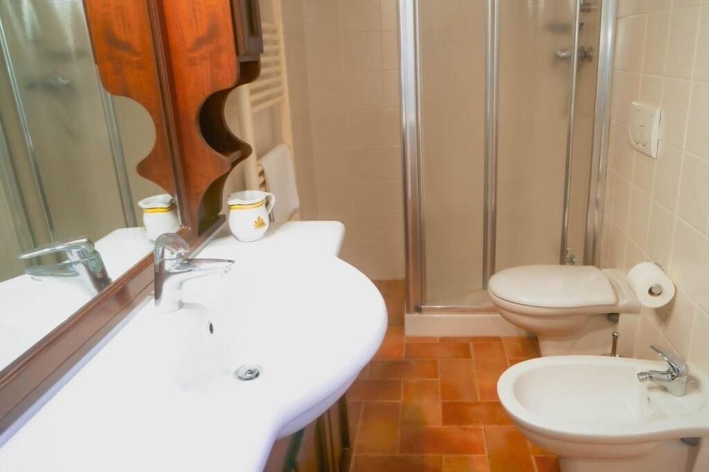 Photo of Bathroom in Lari