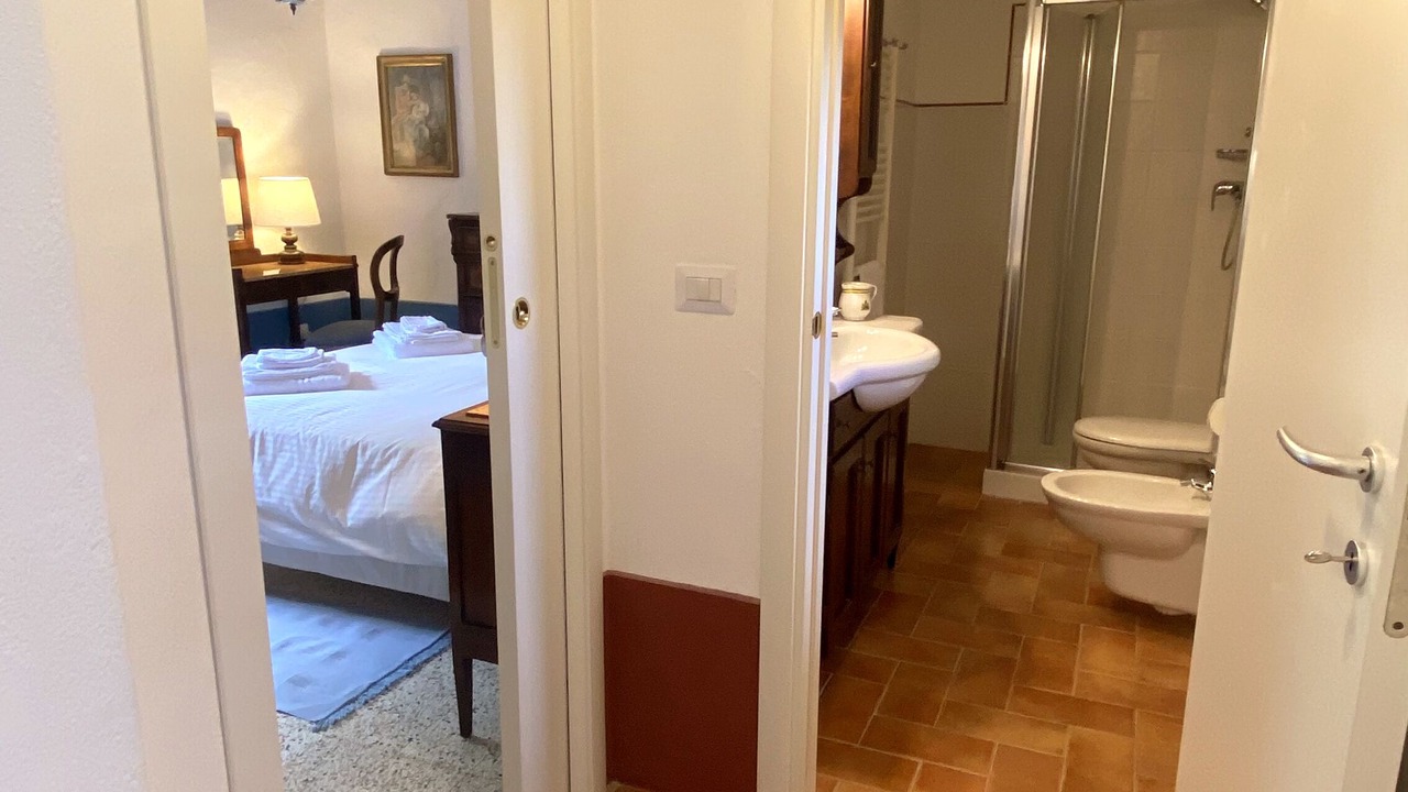 Photo of Bathroom in Lari