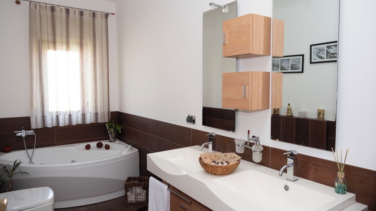 Photo of Bathroom in Naro