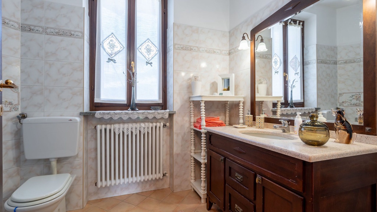 Photo of Bathroom in Montegrosso dʼAsti