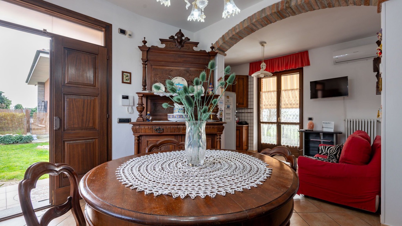 Photo of Bedroom in Montegrosso dʼAsti