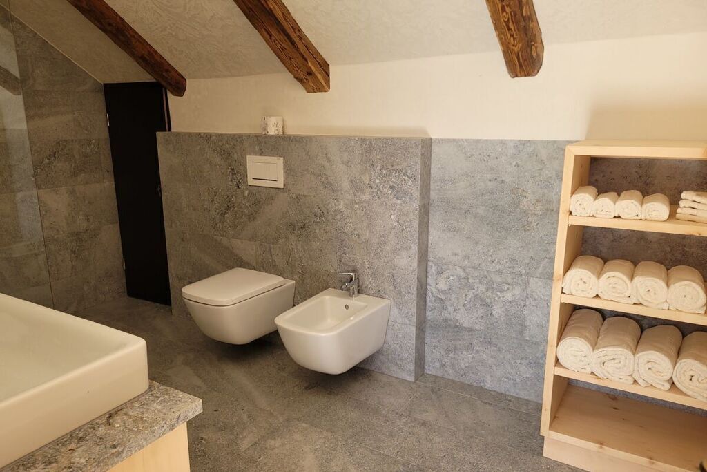 Photo of Bathroom in Laudes
