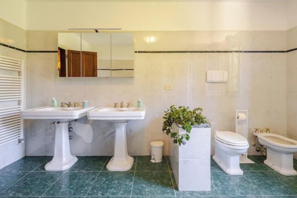 Photo of Bathroom in Le Cure