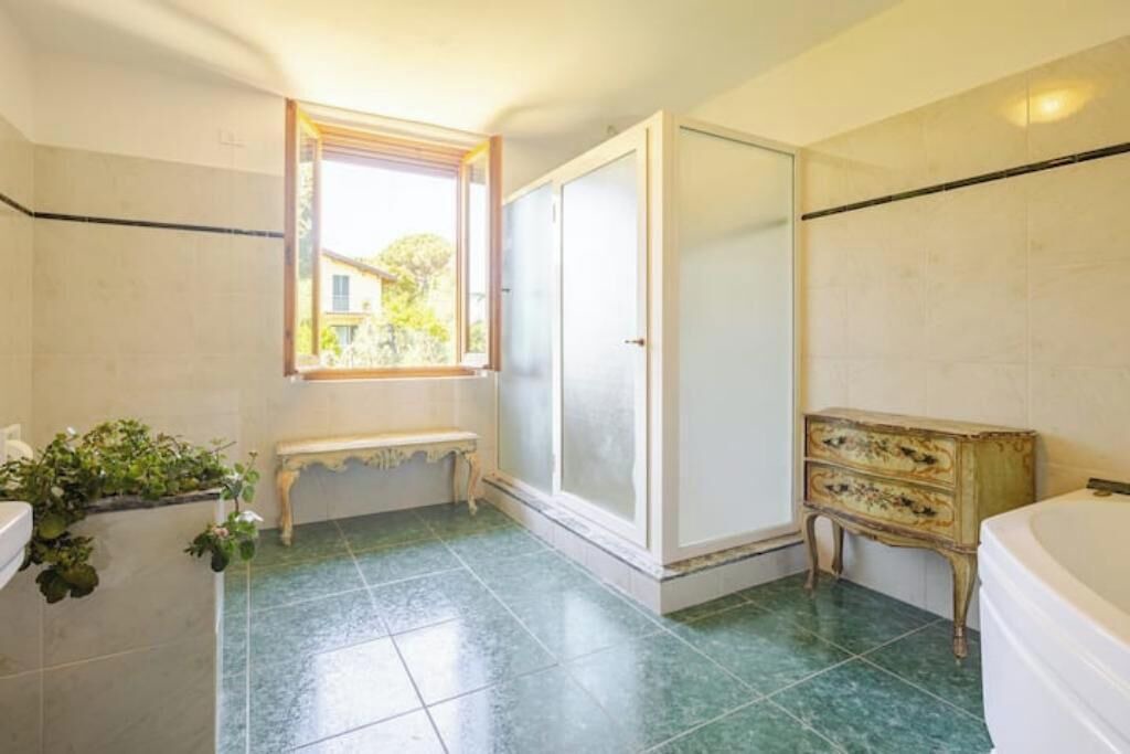 Photo of Bathroom in Le Cure