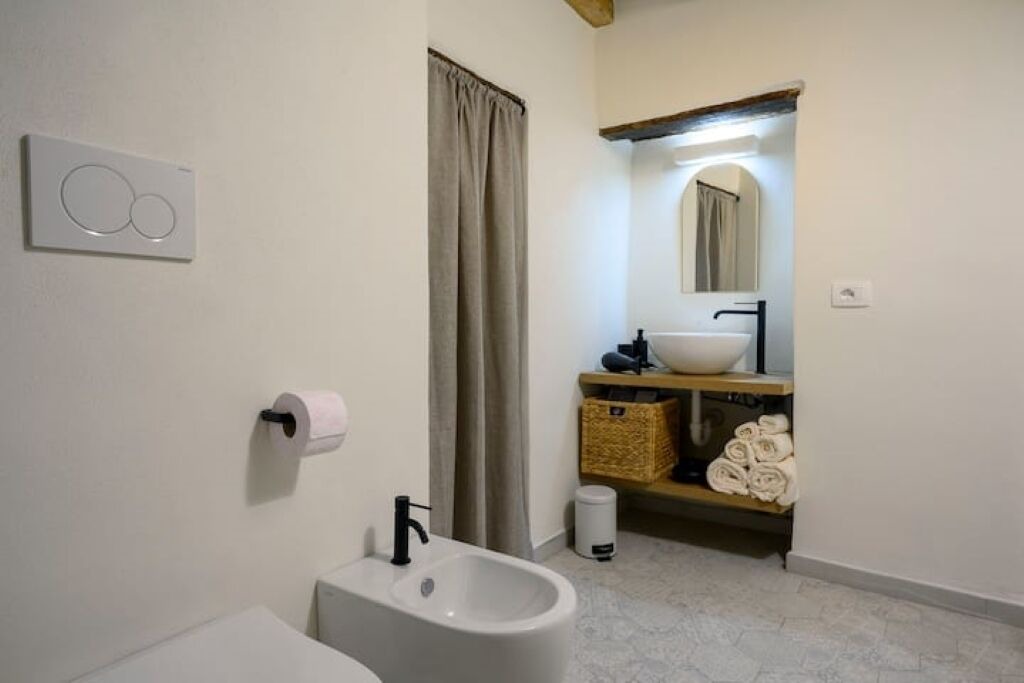 Photo of Bathroom in Garlenda