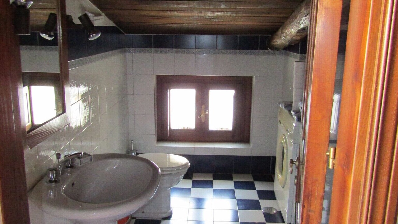 Photo of Bathroom in Mendicino