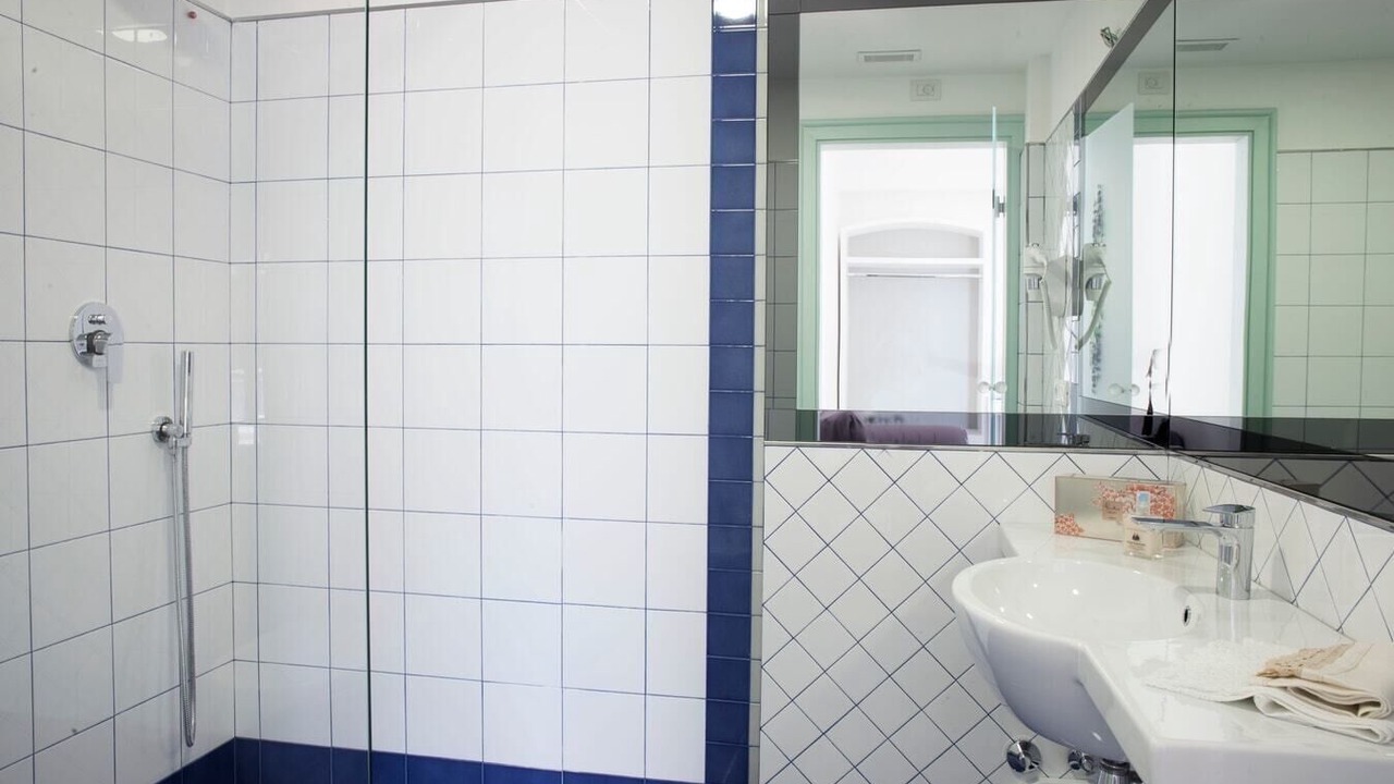 Photo of Bathroom in Sirenuse