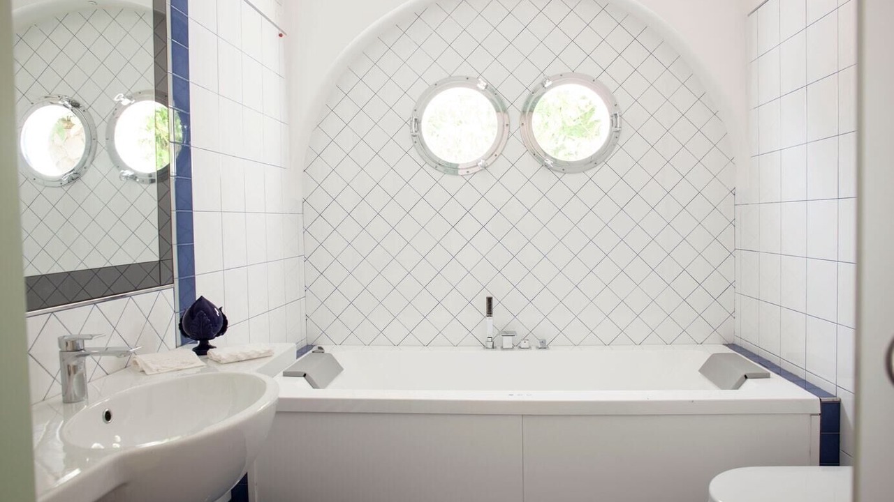 Photo of Bathroom in Sirenuse