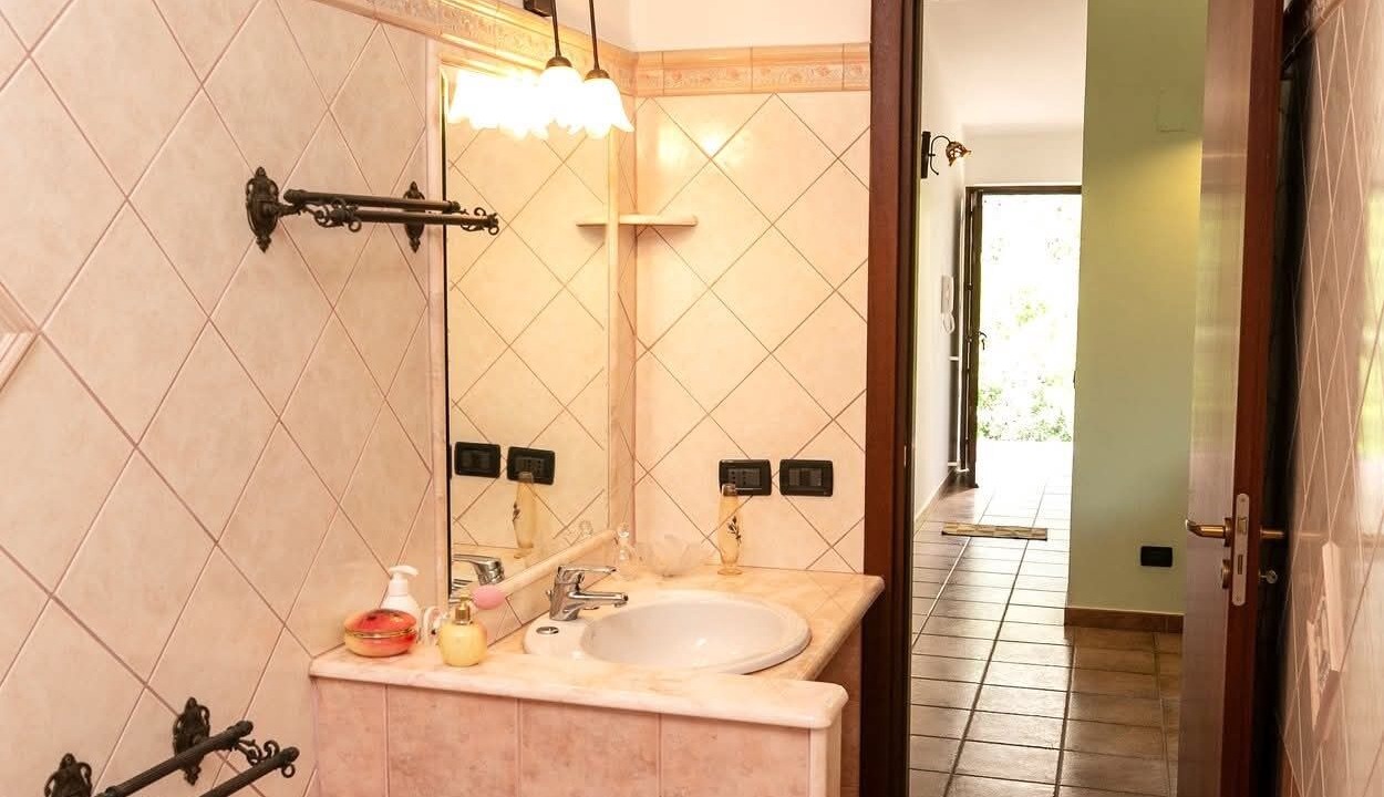 Photo of Bathroom in Mitogio