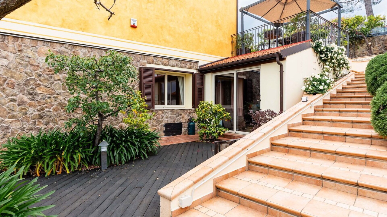 Photo of Patio Balcony in Borghetto Santo Spirito