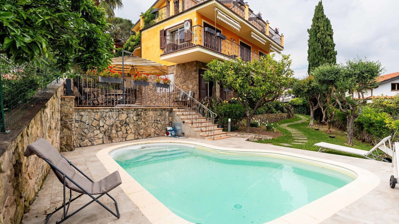 Photo of Patio Balcony in Borghetto Santo Spirito