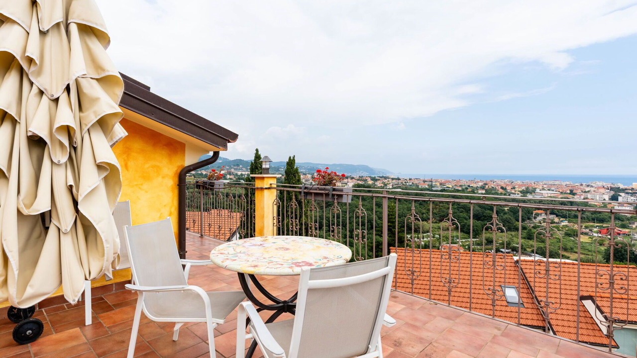 Photo of Patio Balcony in Borghetto Santo Spirito