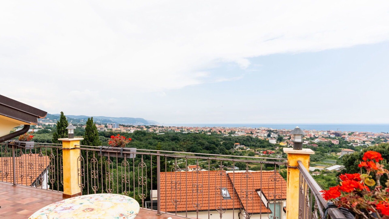 Photo of Patio Balcony in Borghetto Santo Spirito