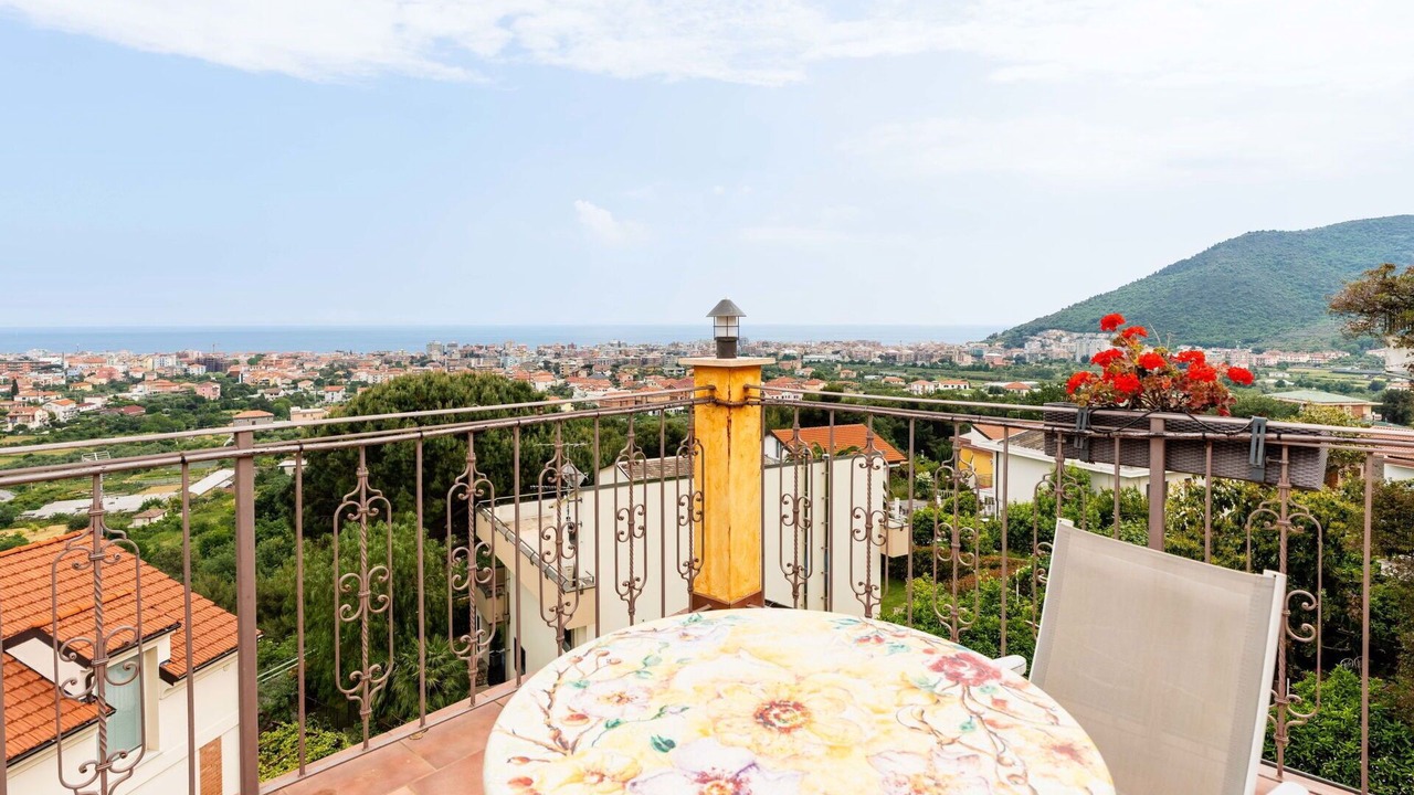 Photo of Patio Balcony in Borghetto Santo Spirito